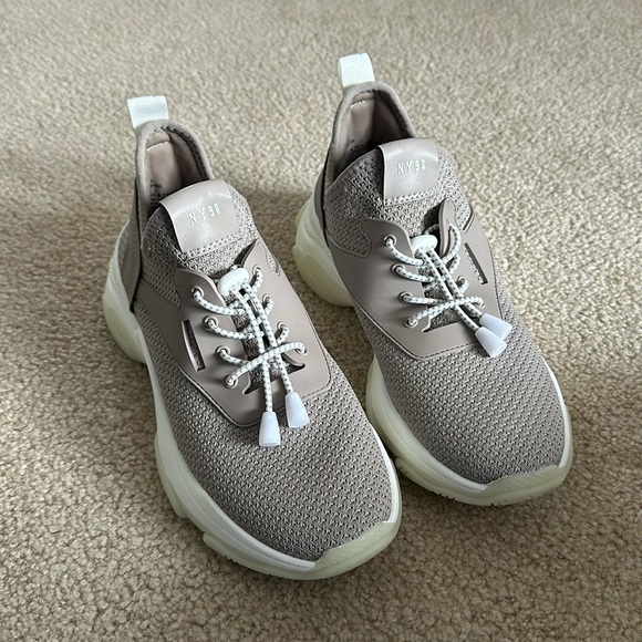 Steve Madden Myles Sneakers in taupe - Picture 4 of 8